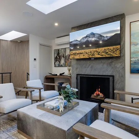 2 Bedroom 3Ba Condo - Ac, Heated Pool, Walk To Town